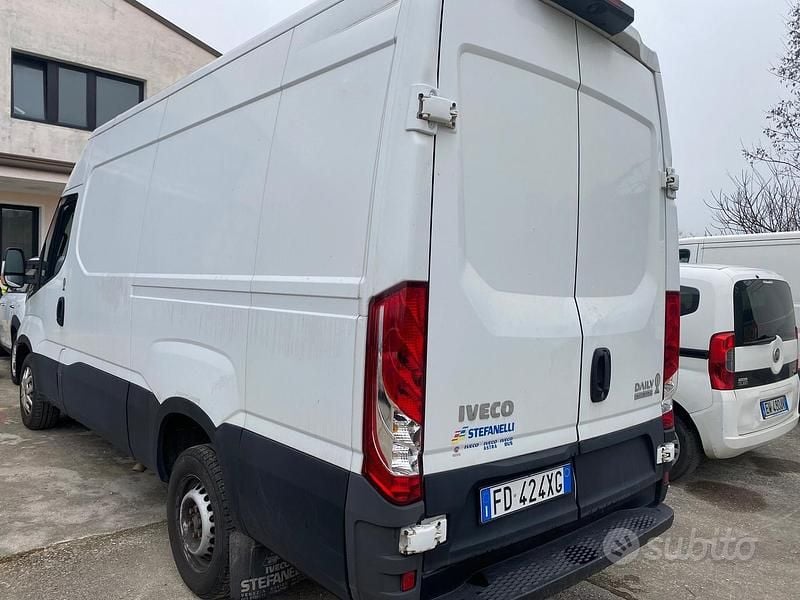 Usata Iveco Daily 126 CV (92 kW) 2016 Bianco