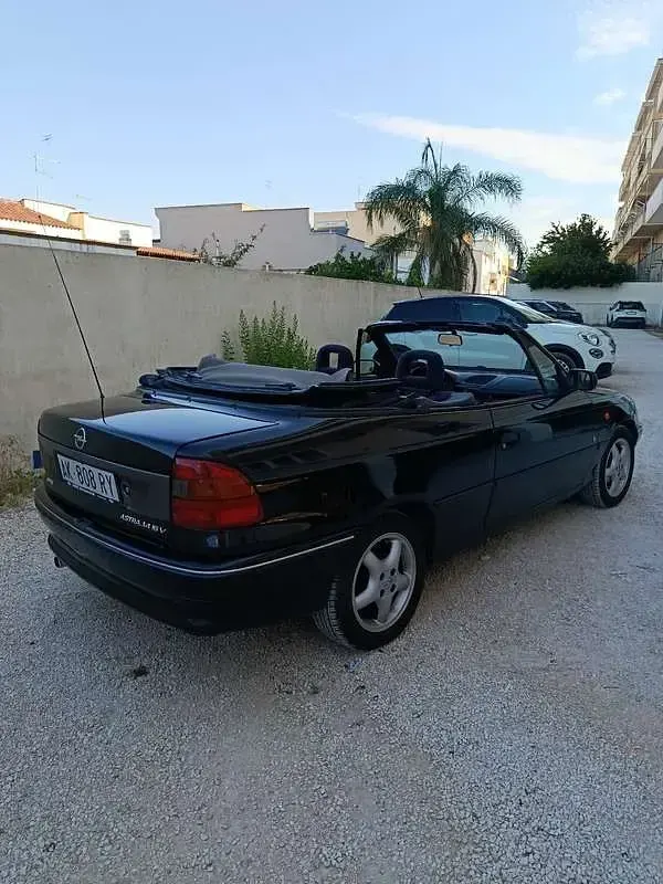 Usata Opel Astra Cabriolet 90 CV (66 kW) 1996 Cabrio