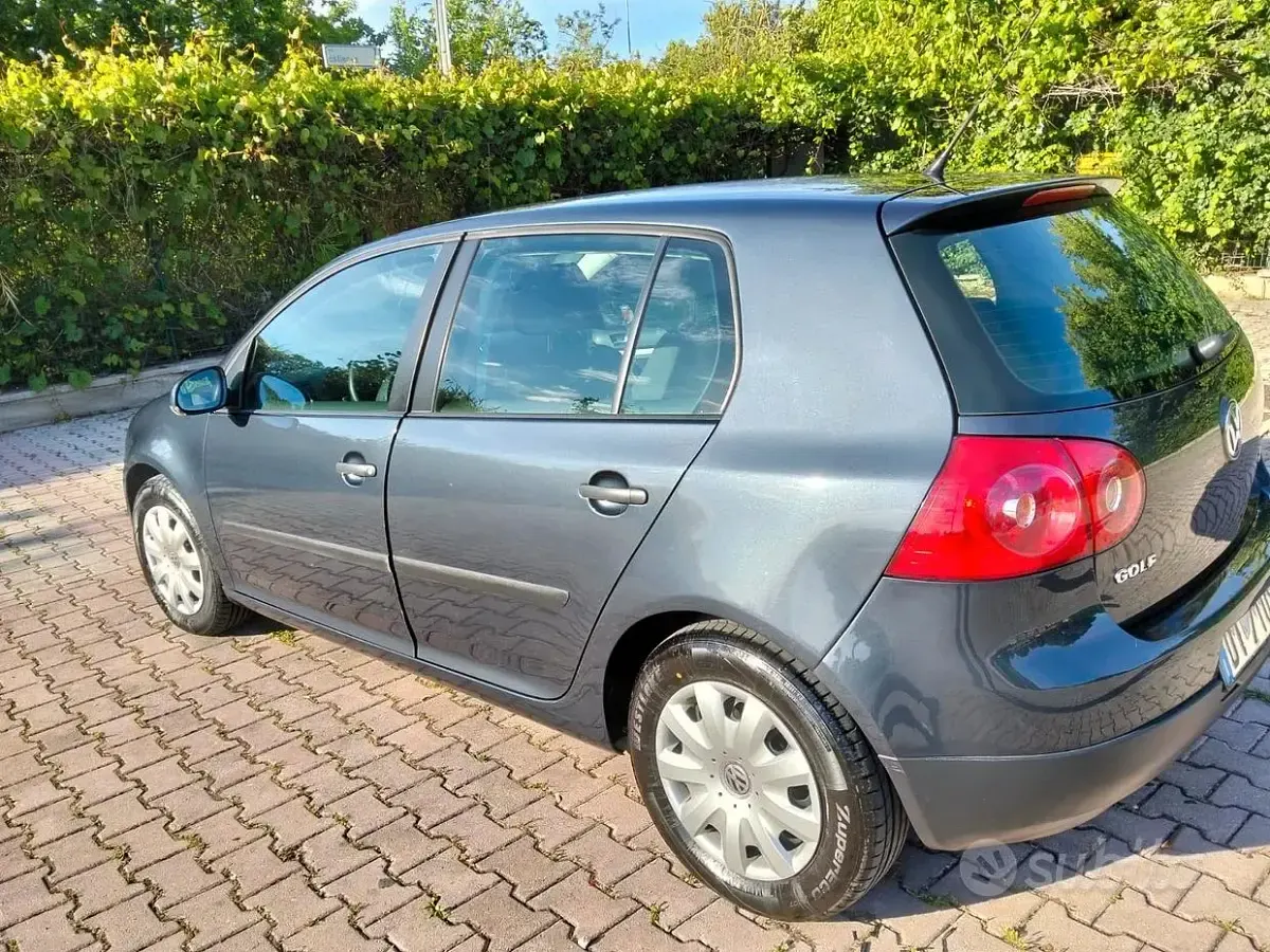 Usata VW Golf VI 105 CV (77 kW) 2008 Blu Utilitaria