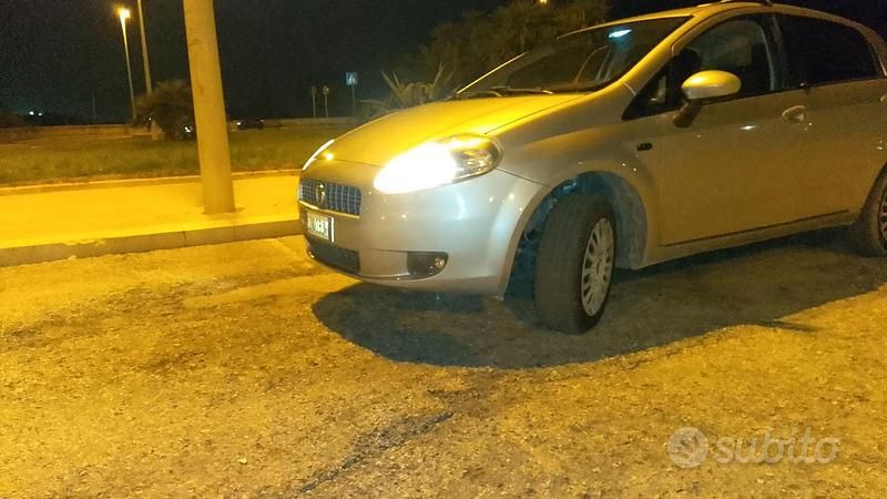 Usata Fiat Grande Punto 77 CV (56 kW) 2009 Grigio Utilitaria