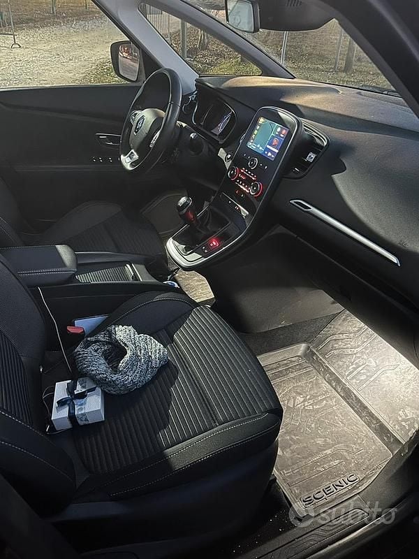 Usata Renault Scénic IV 120 CV (88 kW) 2019 Rosso Monovolume