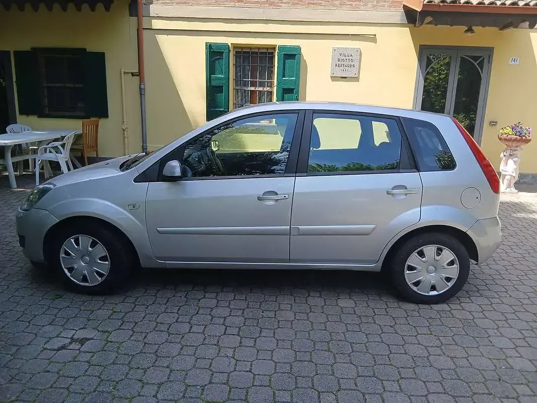 Usata Ford Fiesta 75 CV (55 kW) 2007 Utilitaria