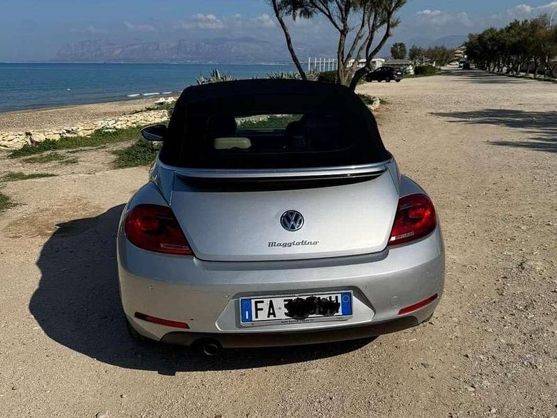 Usata VW Beetle Cabriolet Design 110 CV (80 kW) 2015 Argento Cabrio