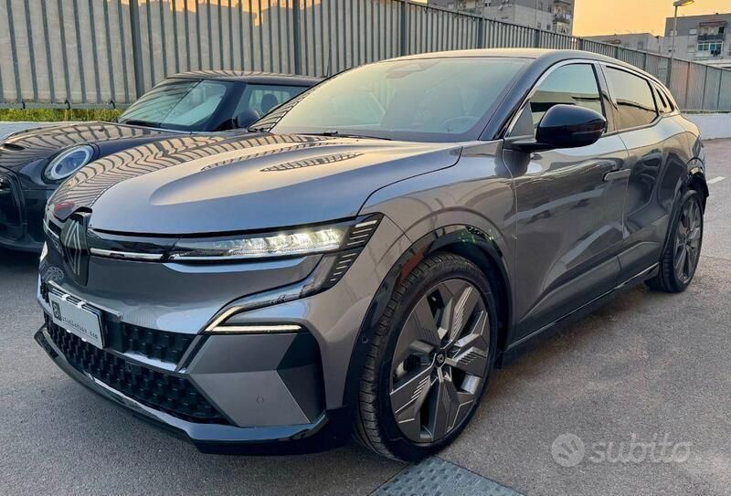 Grigio Usata 2023 Renault Mégane SUV | 26.900 € (Buon prezzo) - Immagine 1/4