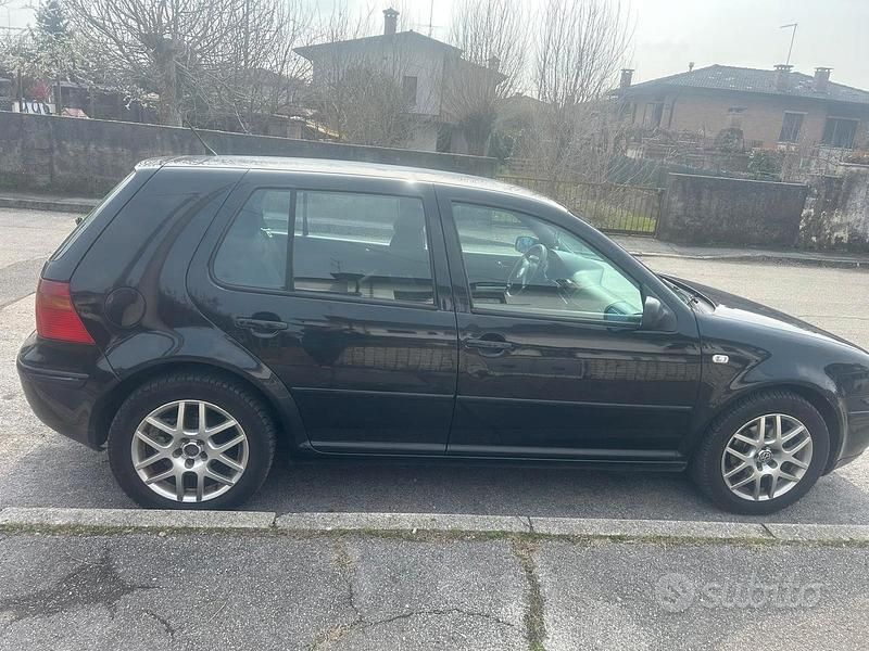 Usata VW Golf IV 130 CV (95 kW) 2003 Nero Berlina