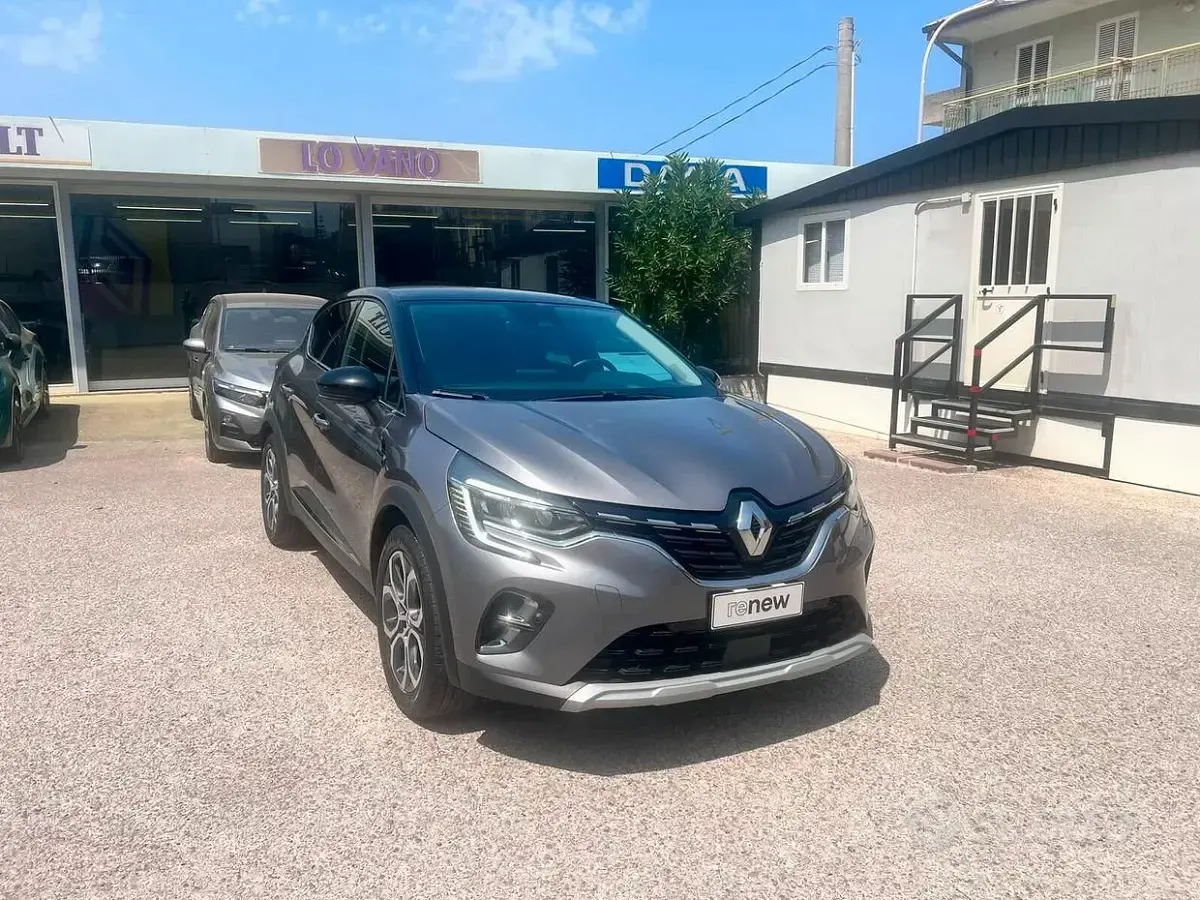 Usata Renault Captur Techno 101 CV (74 kW) 2023 Grigio SUV