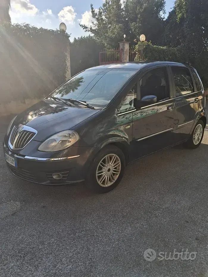 Usata Lancia Musa 69 CV (50 kW) 2009 Bluazzurro Monovolume
