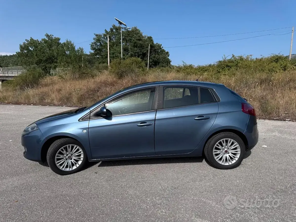 Usata Fiat Bravo 120 CV (88 kW) 2010 Bluazzurro Utilitaria