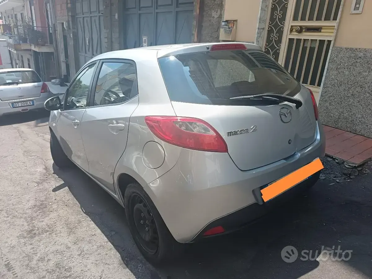Usata Mazda 2 68 CV (50 kW) 2008 Grigio Utilitaria