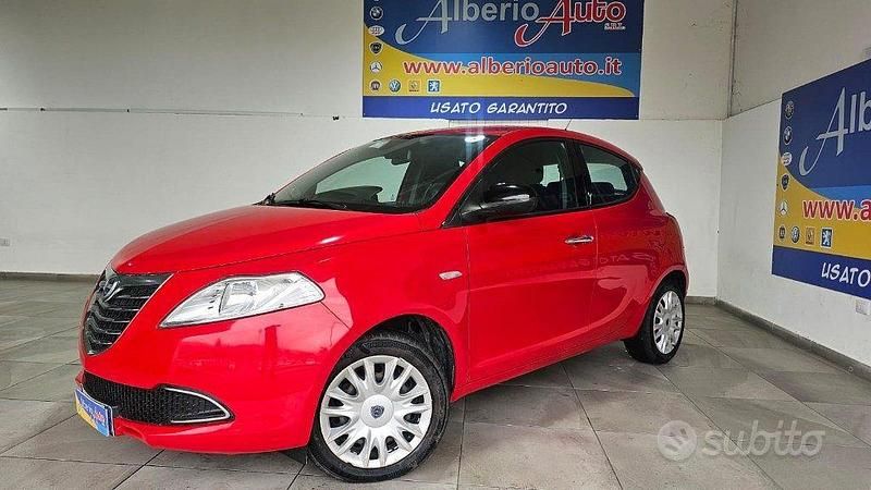 Usata Lancia Ypsilon Gold 69 CV (50 kW) 2012 Rosso Utilitaria
