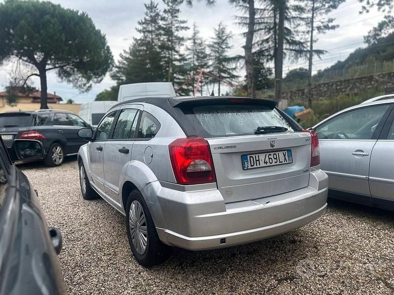 Usata Dodge Caliber SXT 140 CV (102 kW) 2007 Gray Utilitaria