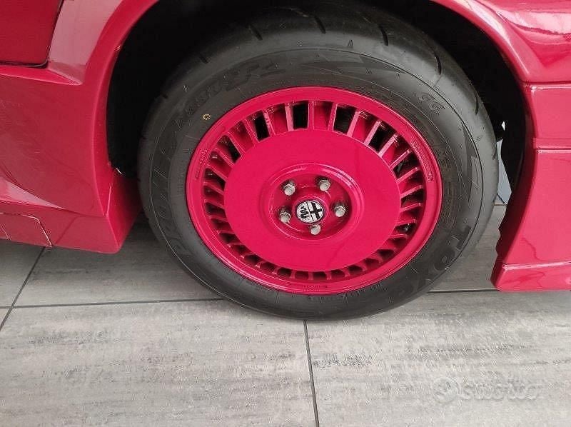 Usata Alfa Romeo 75 155 CV (114 kW) 1987 Rosso Berlina