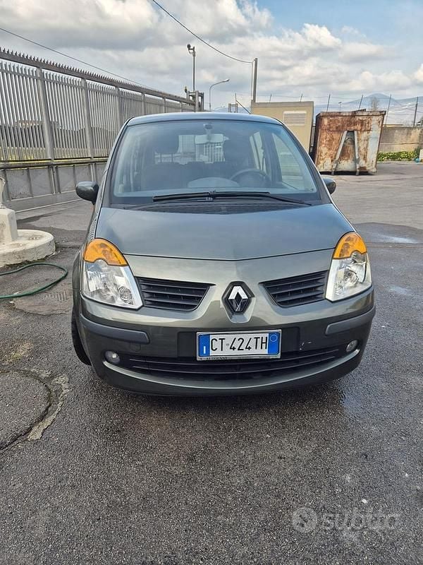 Verde Usata 2005 Renault Modus Monovolume | 2399 € (Buon prezzo) - Immagine 1/4