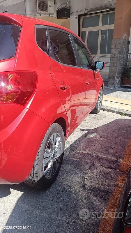 Usata Kia Venga 90 CV (66 kW) 2017 Rosso Utilitaria