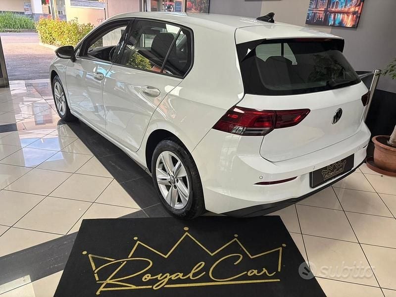 Usata VW Golf VIII Life 116 CV (85 kW) 2022 Bianco Berlina