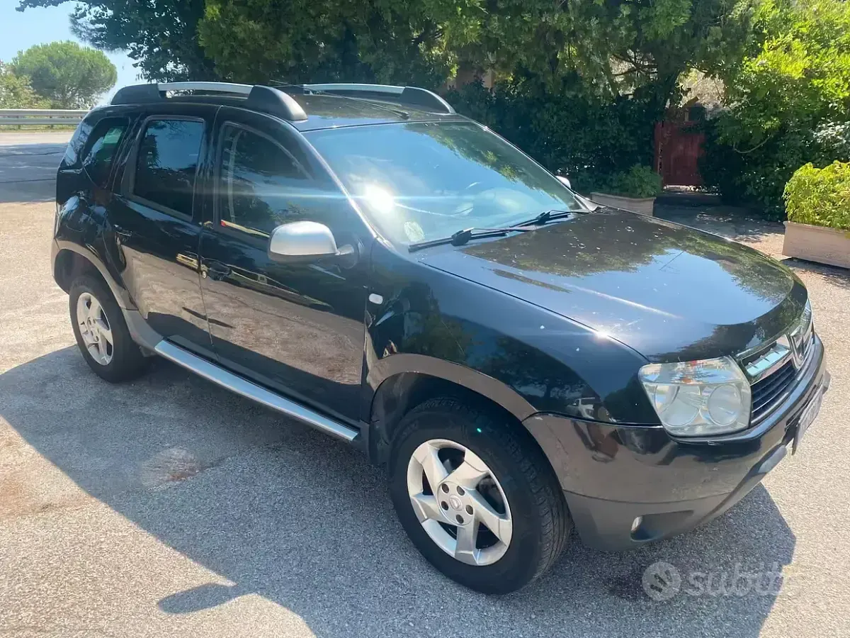 Usata Dacia Duster Lauréate 105 CV (77 kW) 2012 Nero SUV