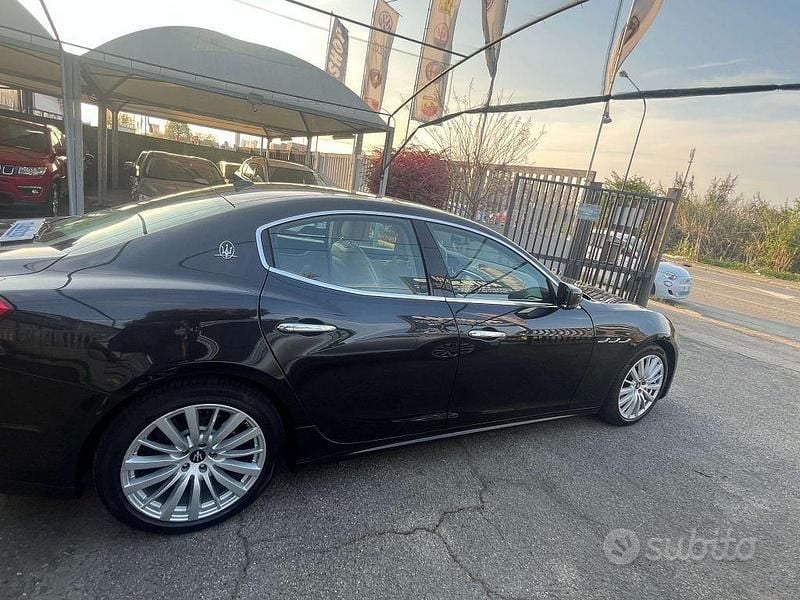Begagnad Maserati Ghibli 275 HK (202 kW) 2014 Svart Sedan