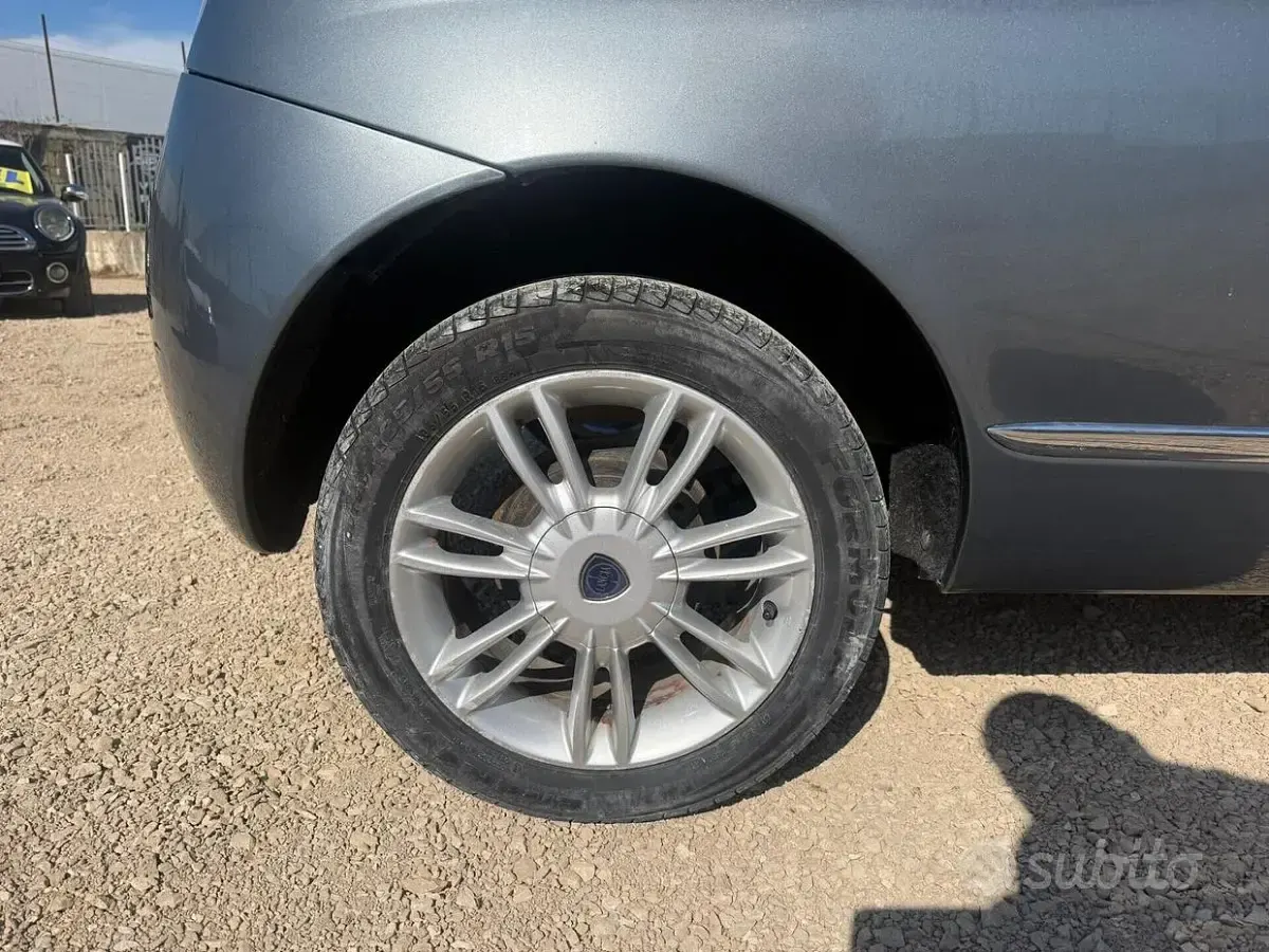 Usata Lancia Ypsilon 69 CV (50 kW) 2011 Grigio Utilitaria