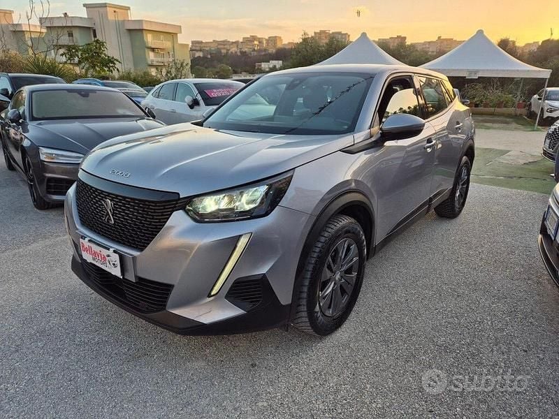 Usata Peugeot 2008 Active 130 CV (95 kW) 2021 Grigio SUV