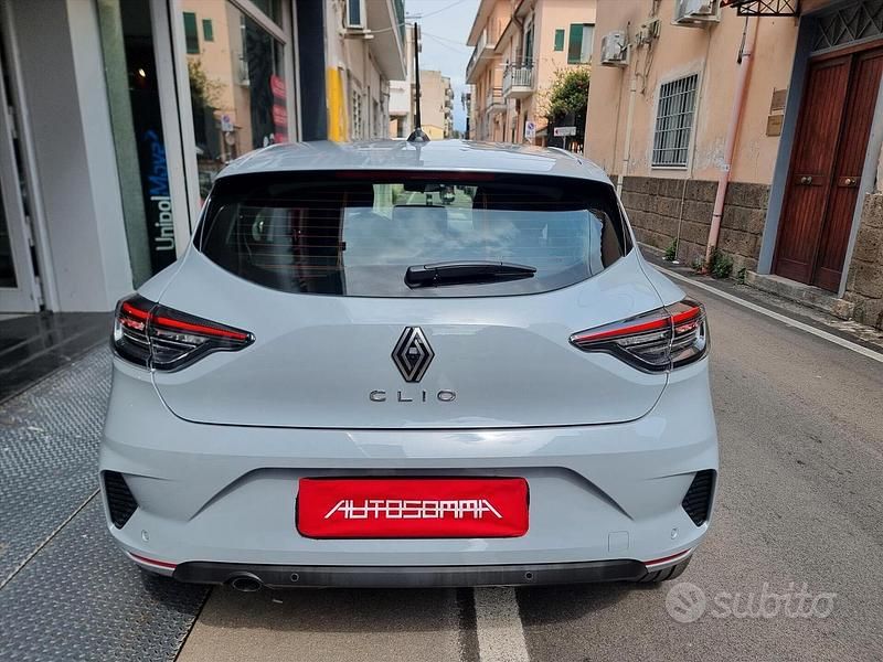 Usata Renault Clio V Evolution 101 CV (74 kW) 2024 Grigio Berlina