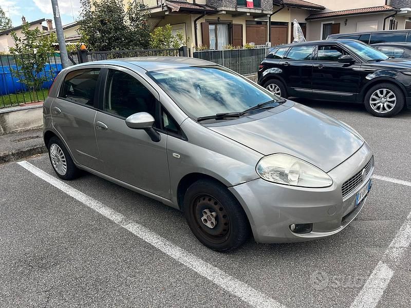 Usata Fiat Grande Punto 77 CV (56 kW) 2017 Grigio Utilitaria