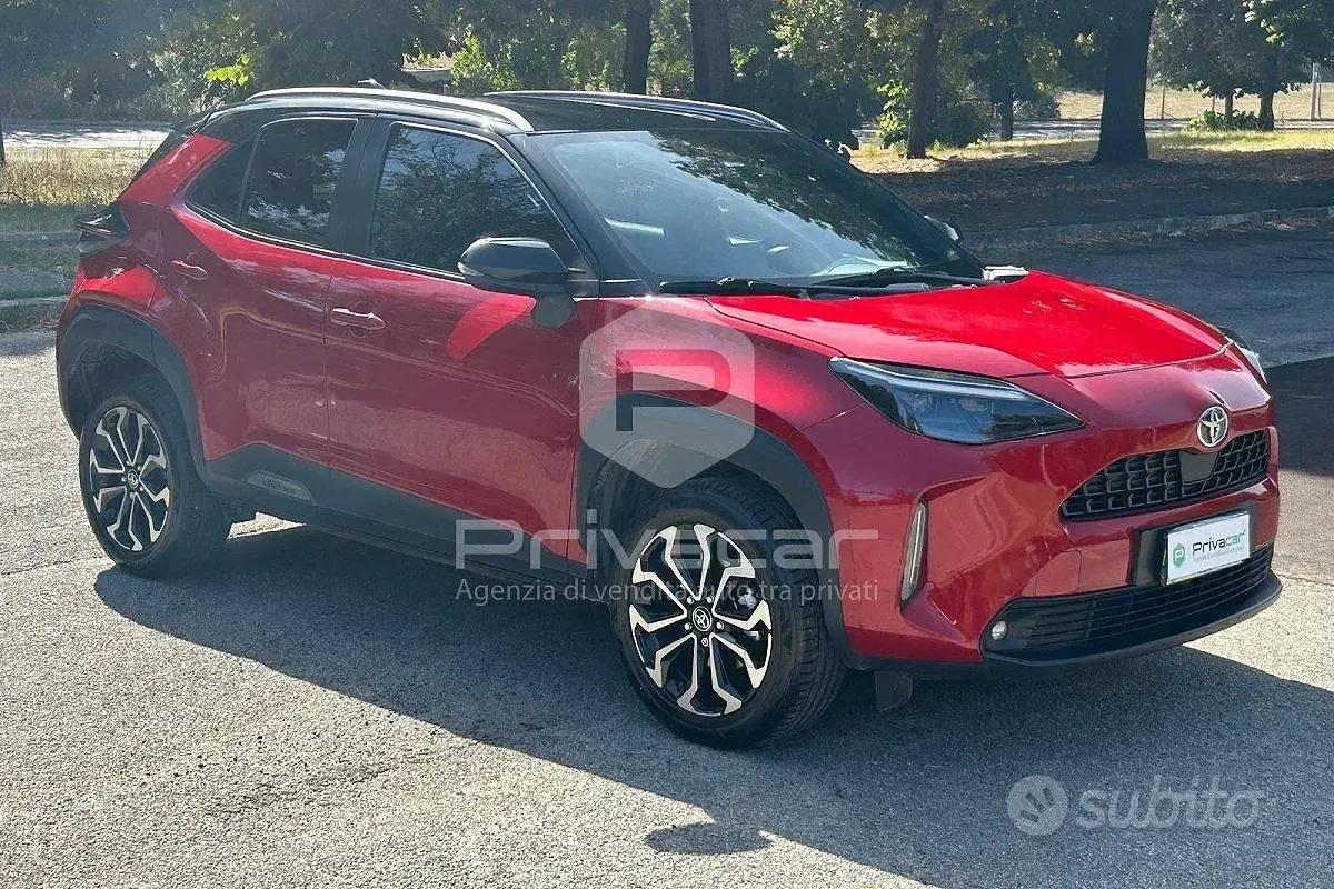Usata Toyota Yaris Hybrid Trend 92 CV (67 kW) 2022 Rosso Station wagon