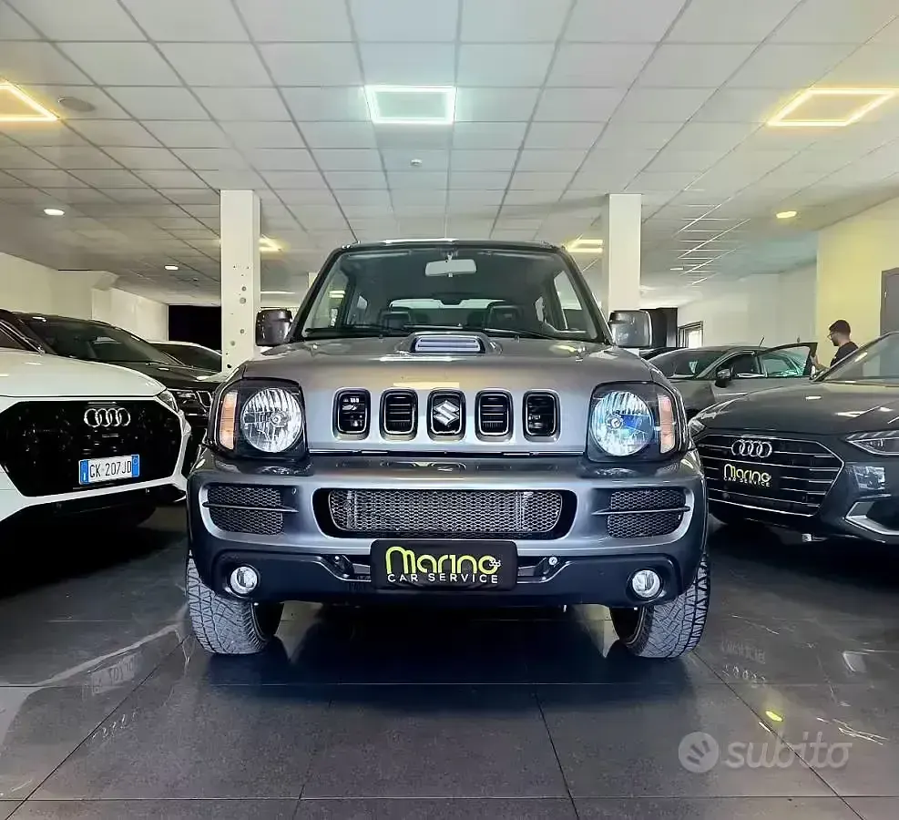 Usata Suzuki Jimny 86 CV (63 kW) 2010 Grigio SUV