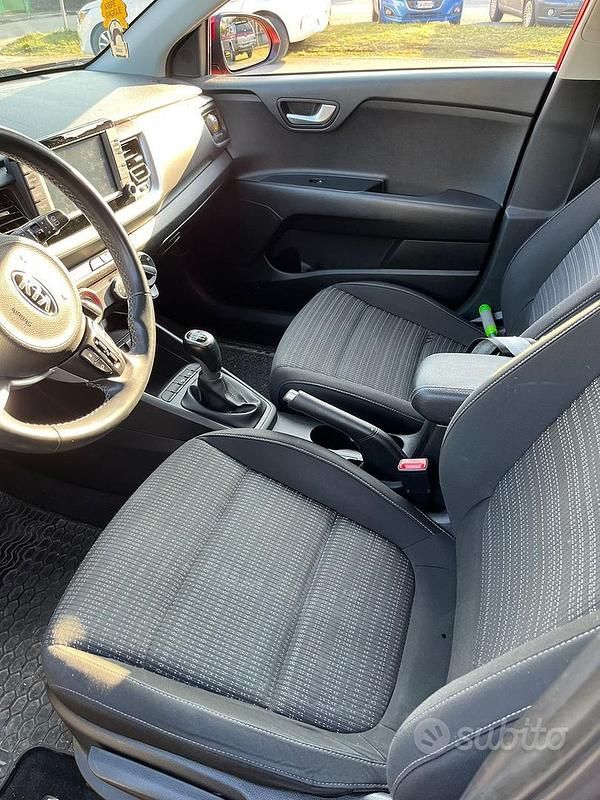 Usata Kia Stonic Style 120 CV (88 kW) 2019 Rosso SUV