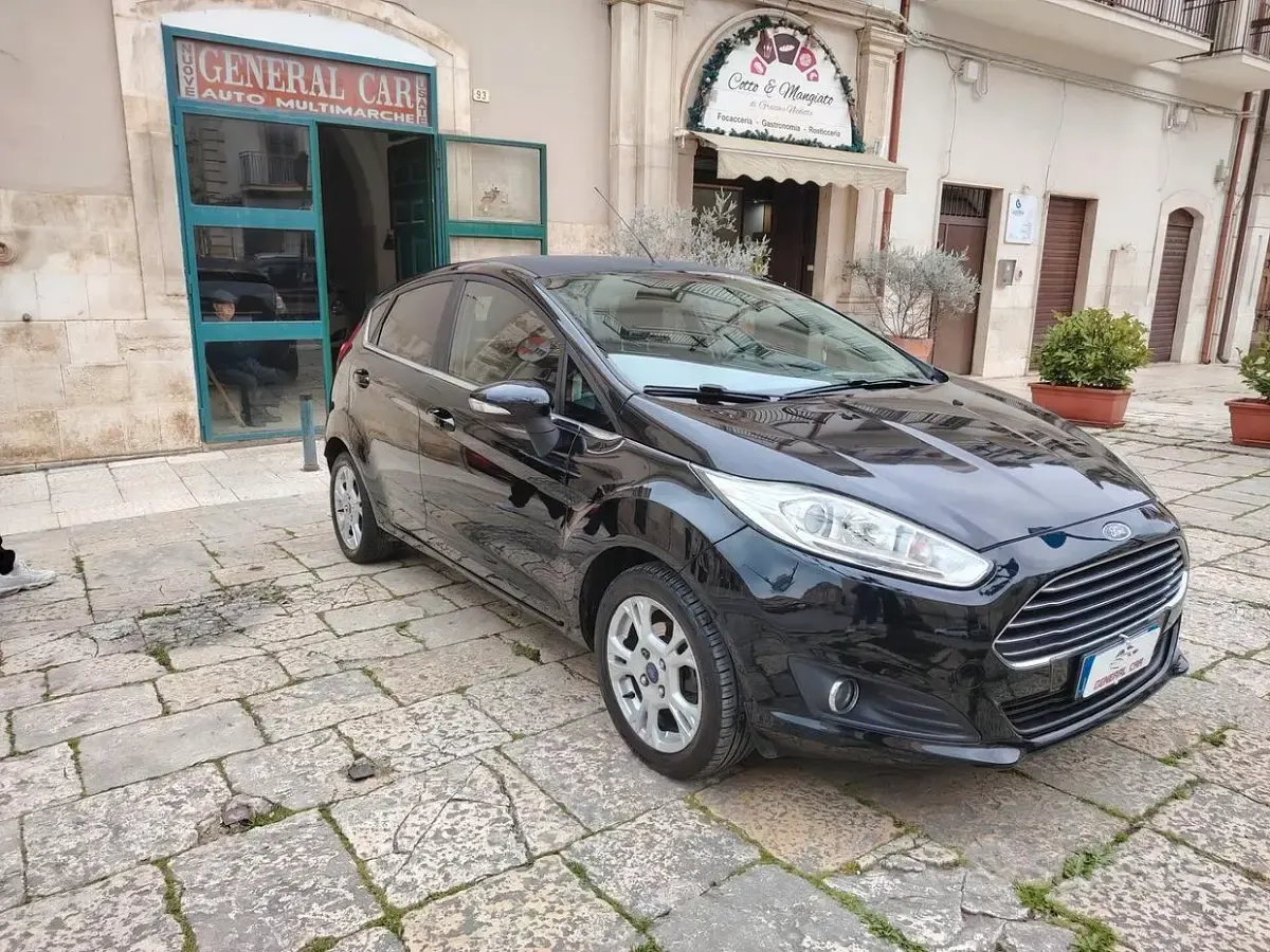 Second-hand Ford Fiesta Titanium 75 CP (55 kW) 2016 Negru Hatchback