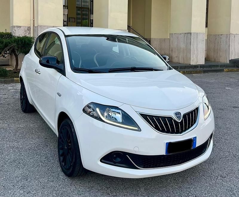 Usata Lancia Ypsilon 69 CV (50 kW) 2023 Bianco Utilitaria