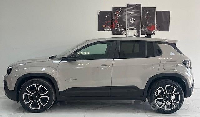 Usata Jeep Avenger Summit 101 CV (74 kW) 2025 Grigio SUV