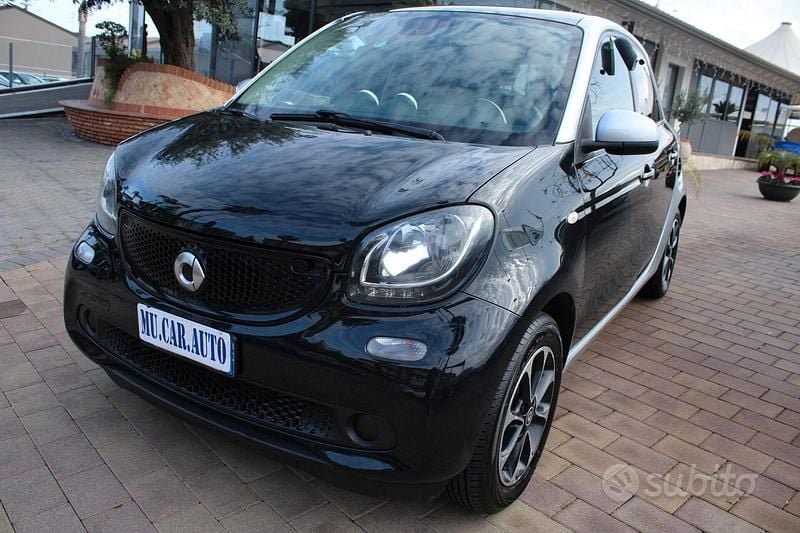 Nero Usata 2015 Smart ForFour Passion Due volumi | 11.900 € (Molto cara) - Immagine 1/4