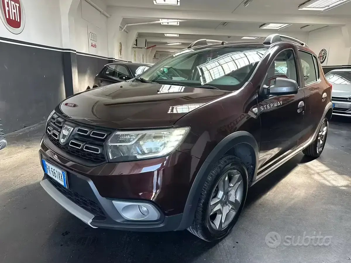 Usata Dacia Sandero Stepway 90 CV (66 kW) 2017 Marrone Berlina