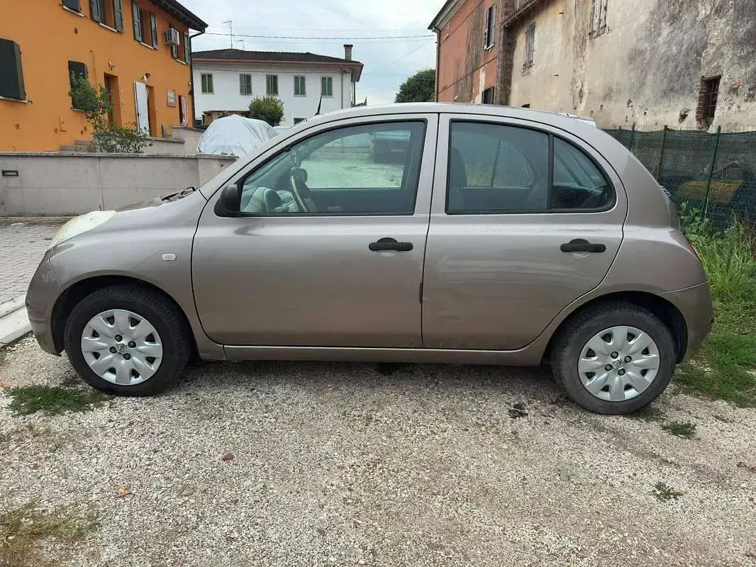 Usata Nissan Micra Visia 65 CV (47 kW) 2006 Bronzo Berlina