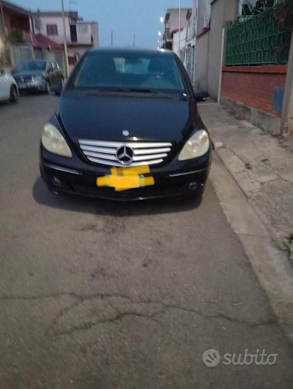 Usata Mercedes B180 109 CV (80 kW) 2005 Nero Monovolume