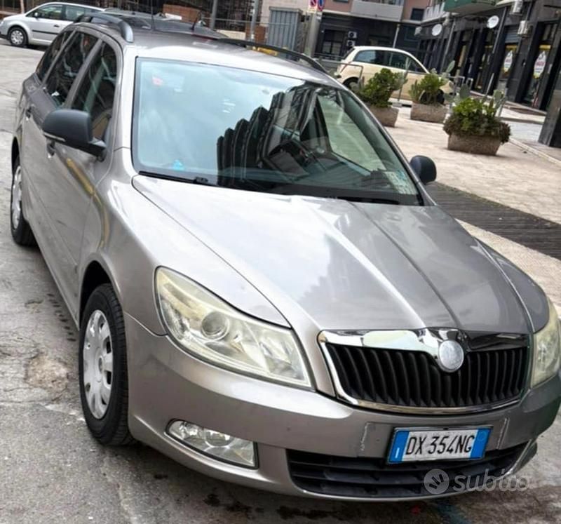 Usata Skoda Octavia 105 CV (77 kW) 2010 Marrone Station wagon