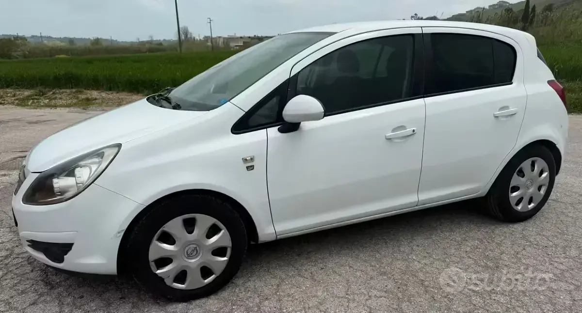 Usata Opel Corsa 85 CV (62 kW) 2010 Utilitaria