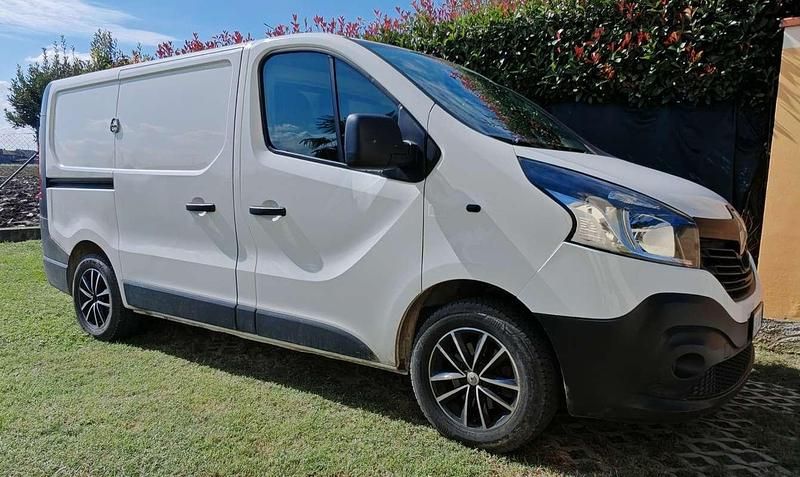 Usata 2015 Renault Trafic Monovolume | 11.000 € (Buon prezzo) - Immagine 1/4