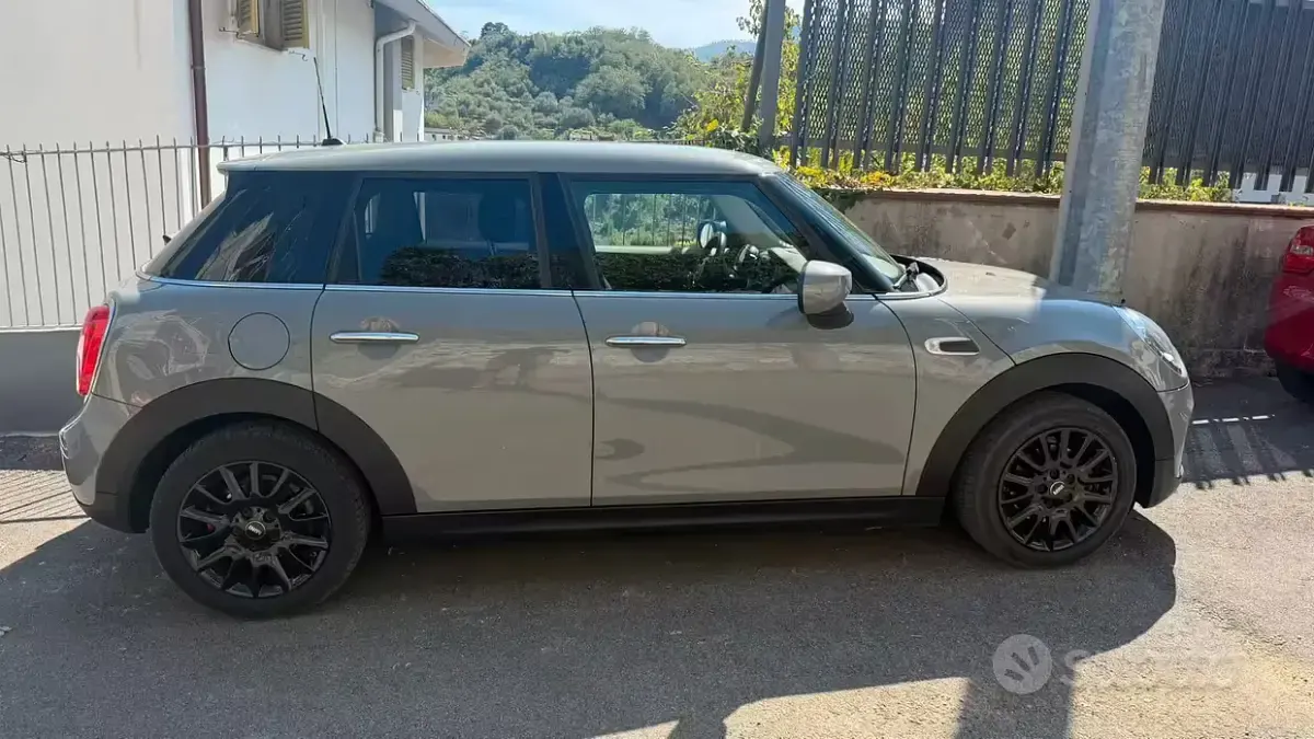 Usata Mini ONE 102 CV (75 kW) 2020 Grigio Utilitaria
