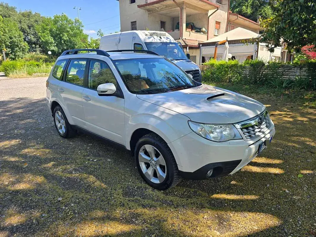 Usata Subaru Forester Exclusive+ 147 CV (108 kW) 2012 Bianco SUV