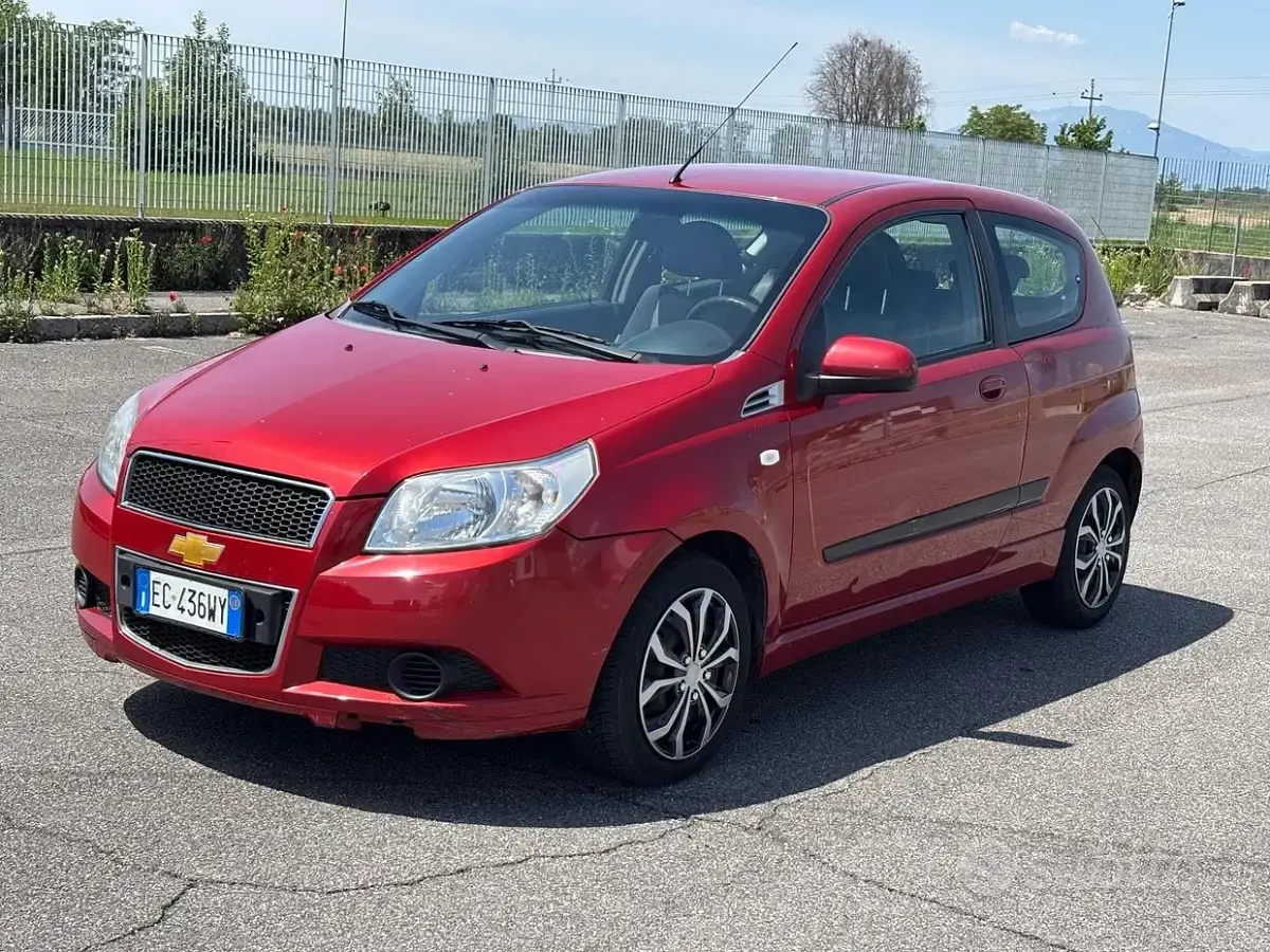 Usata Chevrolet Aveo 82 CV (60 kW) 2010 Marrone Berlina