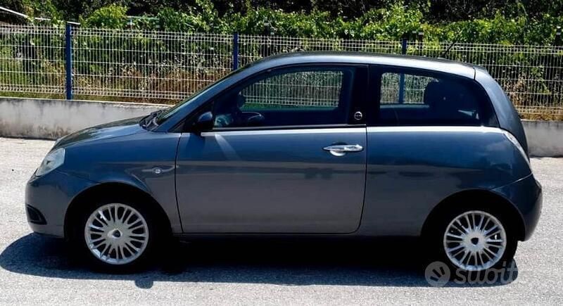 Usata Lancia Ypsilon 77 CV (56 kW) 2003 Blu Utilitaria