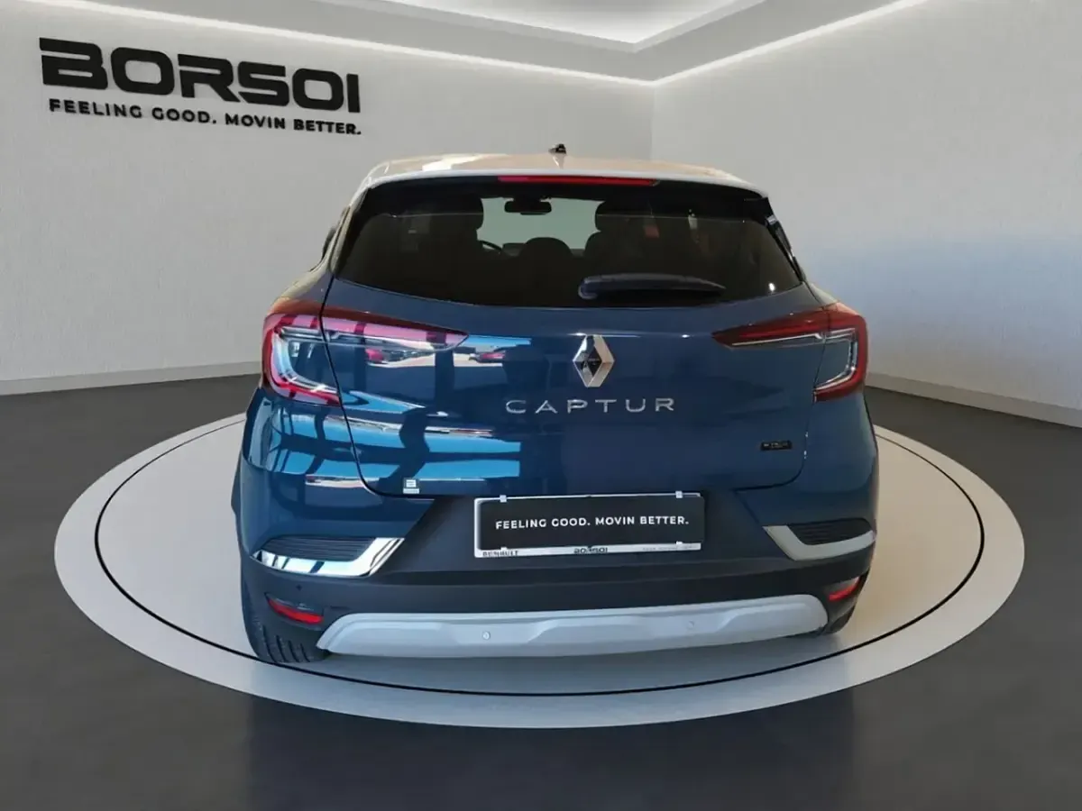 Usata Renault Captur Techno 94 CV (69 kW) 2023 Bic blu marine / tetto bianco SUV