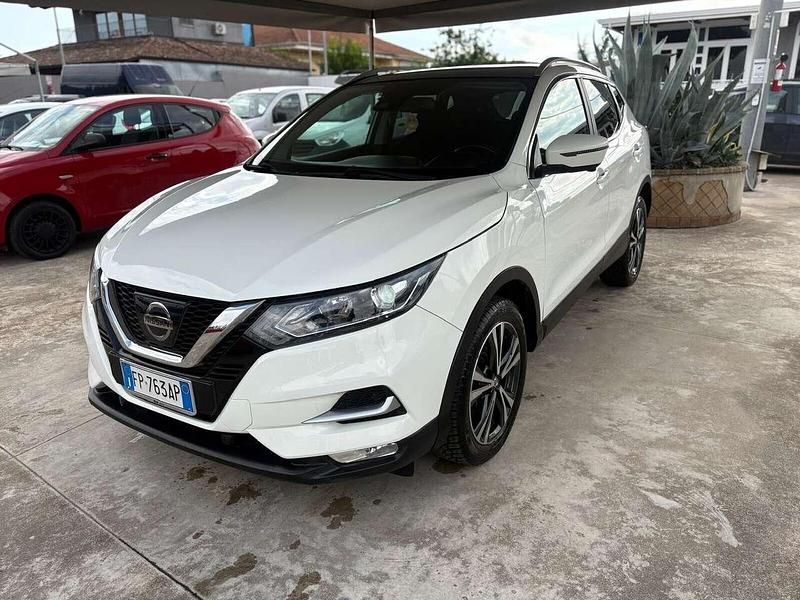 Usata Nissan Qashqai Tekna 131 CV (96 kW) 2018 Bianco SUV