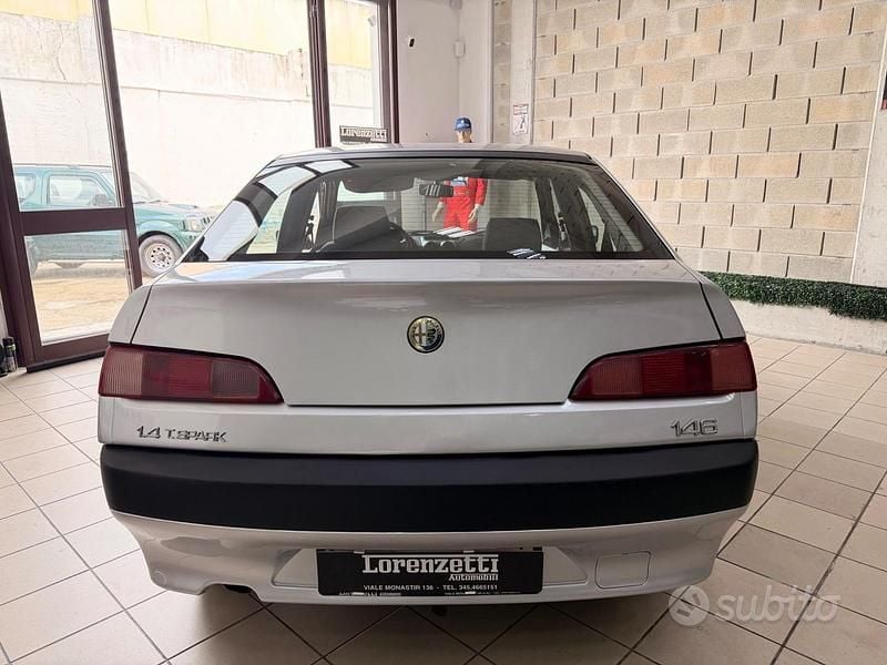 Usata Alfa Romeo 146 120 CV (88 kW) 1997 Grigio Utilitaria