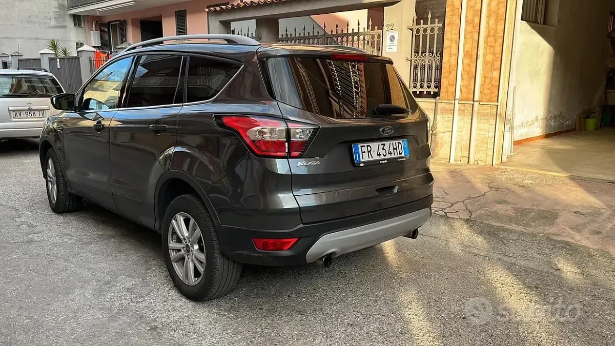 Gebraucht Ford Kuga 120 PS (88 kW) 2019 SUV