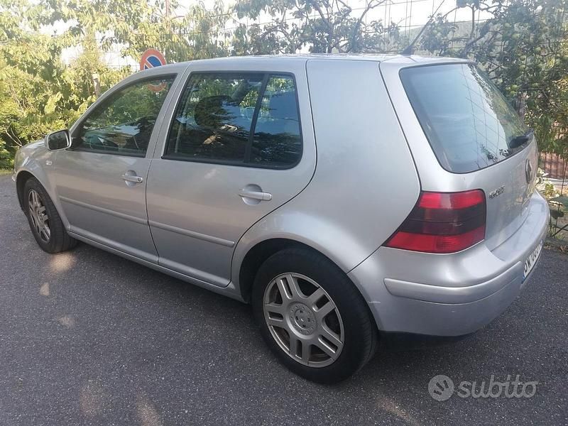 Usata VW Golf IV 101 CV (74 kW) 2002 Grigio Utilitaria