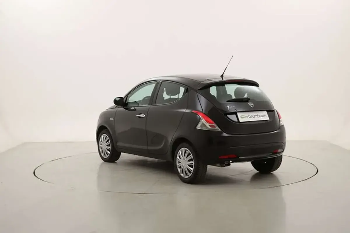 Usata Lancia Ypsilon Gold 69 CV (50 kW) 2019 Nero Utilitaria