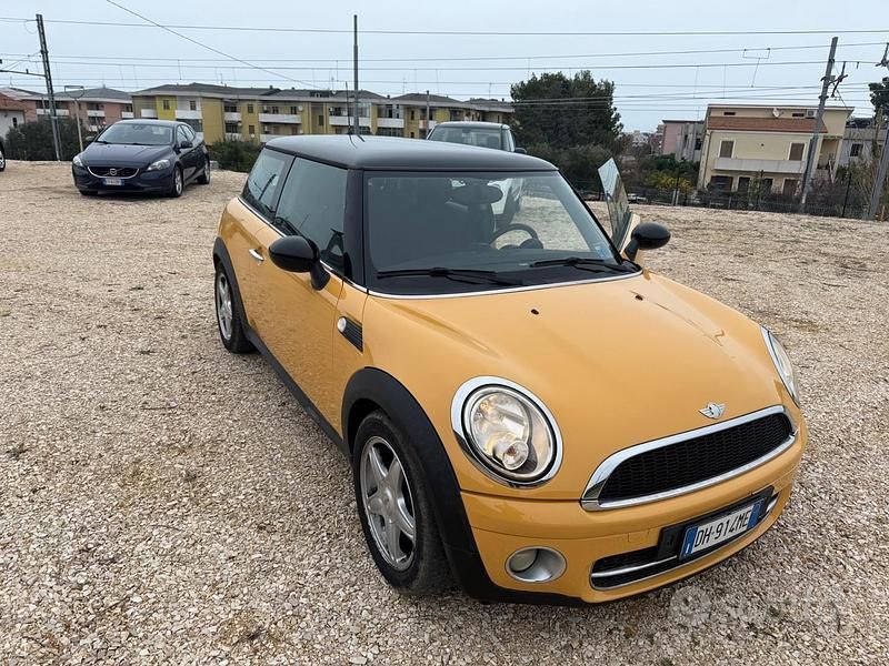 Usata Mini Cooper 108 CV (79 kW) 2007 Giallo Utilitaria