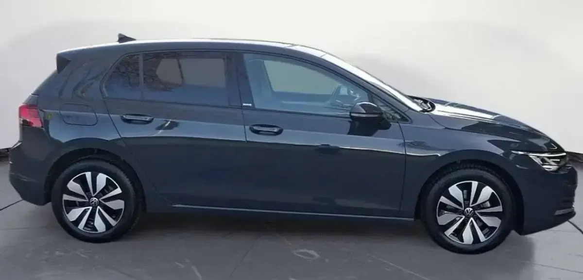 Usata VW Golf VIII Move 110 CV (80 kW) 2024 Grigio urano Berlina